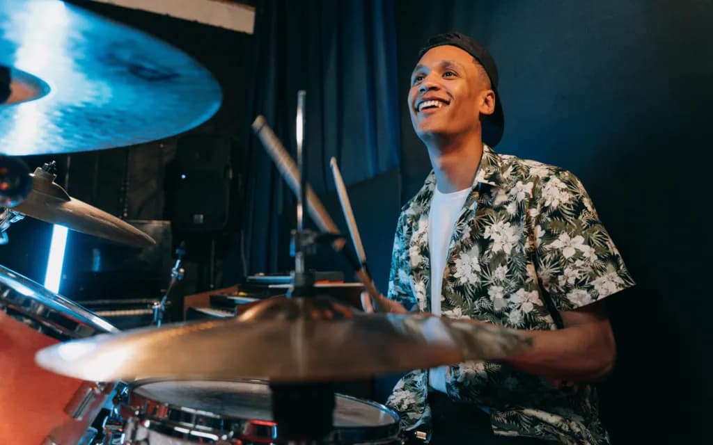 10 Músicas Clássicas para Tocar na Bateria e Impressionar